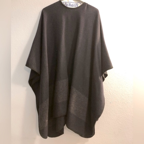 Ann Taylor Poncho - Picture 2 of 3